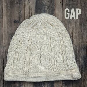 GAP Women’s Cable Knit Beanie Hat in the Size M/L in Ecru Color
